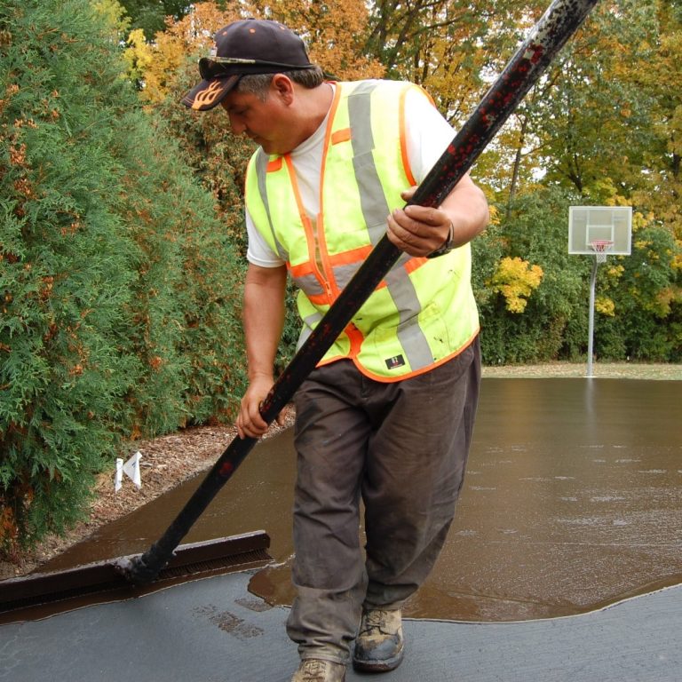 lake geneva driveway sealing, driveway sealing in lake geneva, pavement company in lake geneva