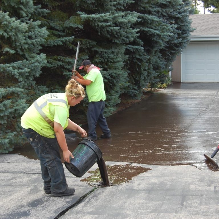 pavement company near Milwaukee, asphalt paving Milwaukee, Milwaukee pavement services