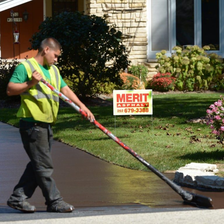 Commercial Asphalt Company in Milwaukee, commercial paving contractor Wisconsin, asphalt parking lot installation Milwaukee